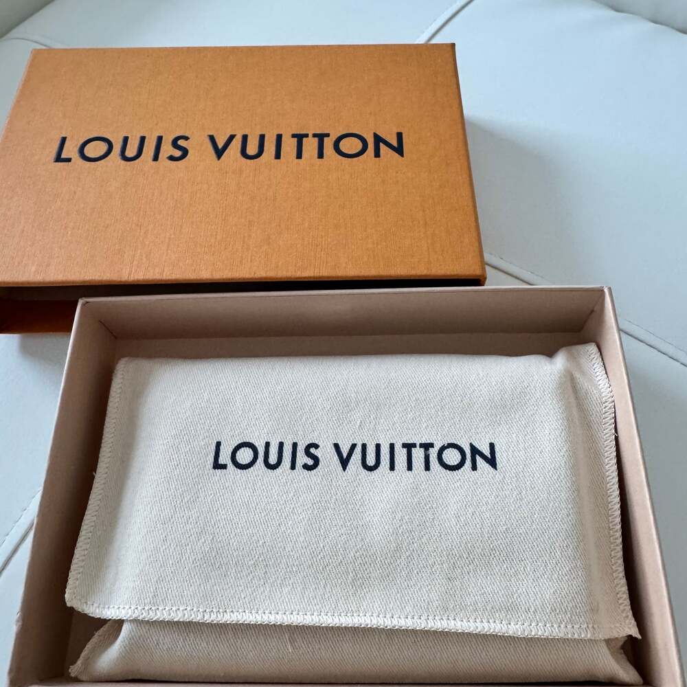 Louis Vuitton Passport Cover Monogram Heritage Rose Pondicherry - Picture 3 of 4